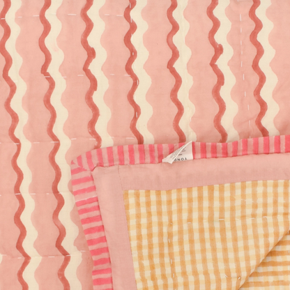 Wiggle Bedspread, Pink